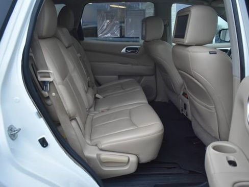 Used 2017 Nissan Pathfinder Platinum w/ Family Entertainment Package AWD/4WD image 50
