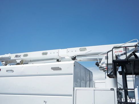 Used 2013 Ford F750 2WD Regular Cab Super Duty image 19