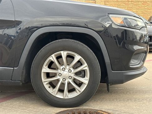 Used 2019 Jeep Cherokee Latitude w/ Popular Appearance Group image 6