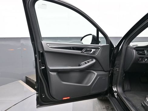 New 2026 Porsche Macan image 8
