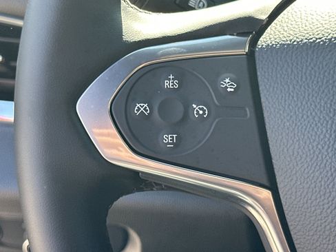 Used 2023 Chevrolet Traverse LT FWD image 26