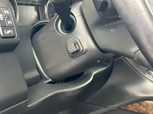 Used 2020 Chevrolet Suburban LT RWD image 11