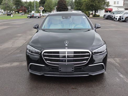 Used 2023 Mercedes-Benz S 580 4MATIC Sedan image 2