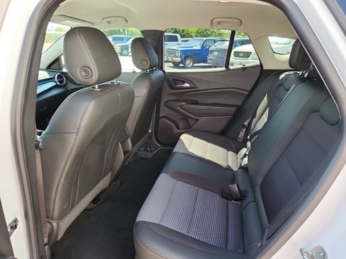 Used 2025 Chevrolet Trax LT FWD image 16