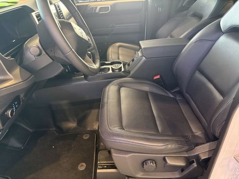 New 2025 Ford Bronco Badlands image 9