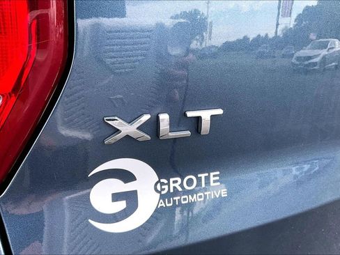 Used 2018 Ford Explorer XLT w/ Equipment Group 202A FWD image 9