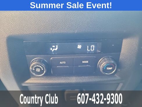 Used 2023 Chevrolet Traverse LT AWD/4WD image 27