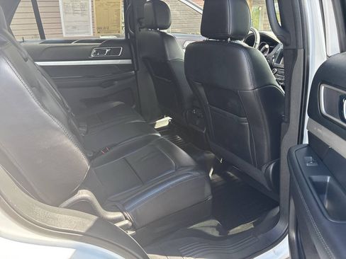 Used 2017 Ford Explorer XLT w/ Equipment Group 202A AWD/4WD image 8