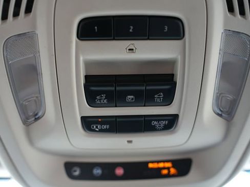 Used 2021 Buick Envision Avenir w/ Technology Package II image 32