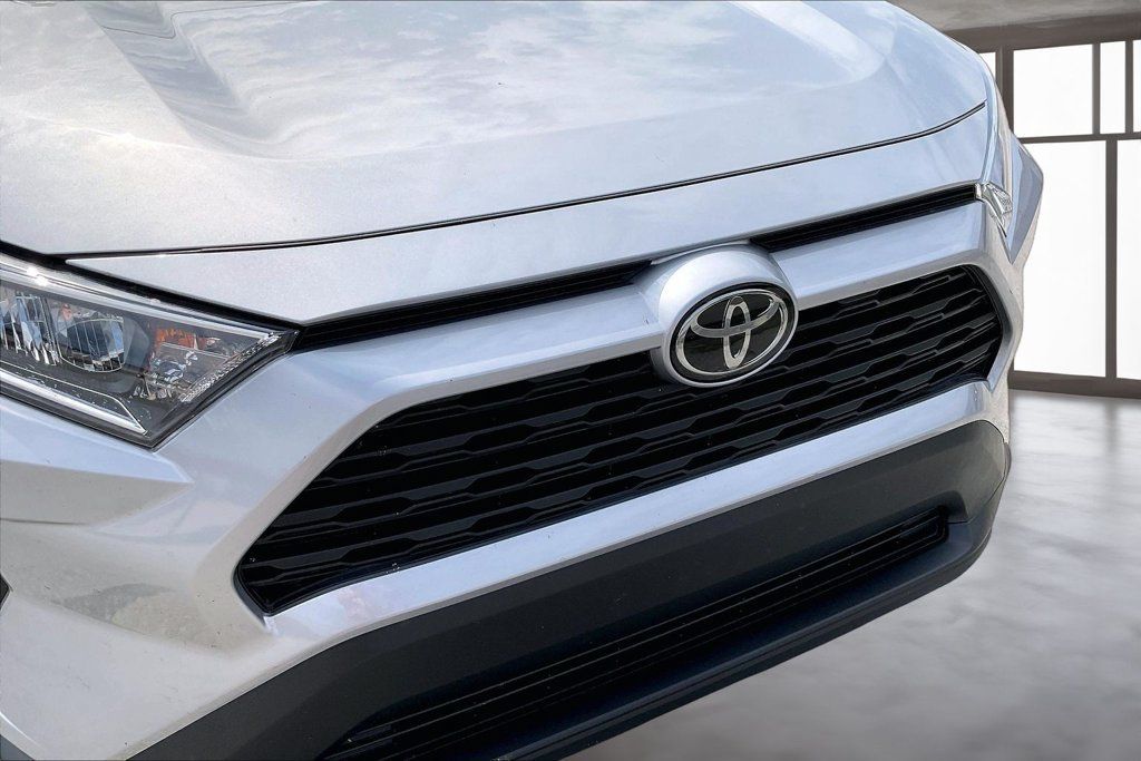 Used 2019 Toyota RAV4 XLE FWD image 32