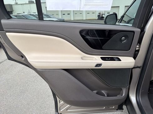 Used 2020 Lincoln Aviator Reserve w/ Equipment Group 201A image 12