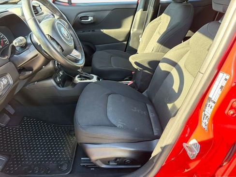 Used 2017 Jeep Renegade Latitude w/ Popular Equipment Group image 20