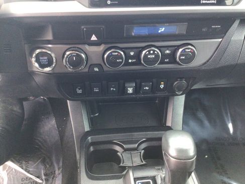 Used 2021 Toyota Tacoma TRD Sport w/ Technology Package image 28