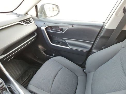 Used 2019 Toyota RAV4 LE image 20