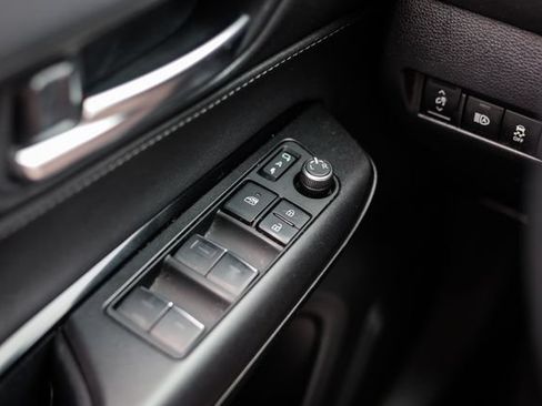 Used 2023 Toyota Venza LE AWD/4WD image 43