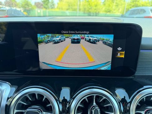 Used 2023 Mercedes-Benz GLB 250 4MATIC image 22