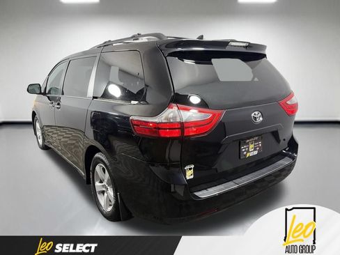 Used 2020 Toyota Sienna LE w/ LE Preferred Package FWD image 6