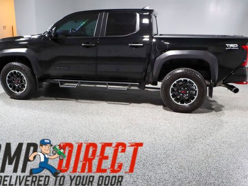 Used 2024 Toyota Tacoma TRD Off-Road AWD/4WD image 10