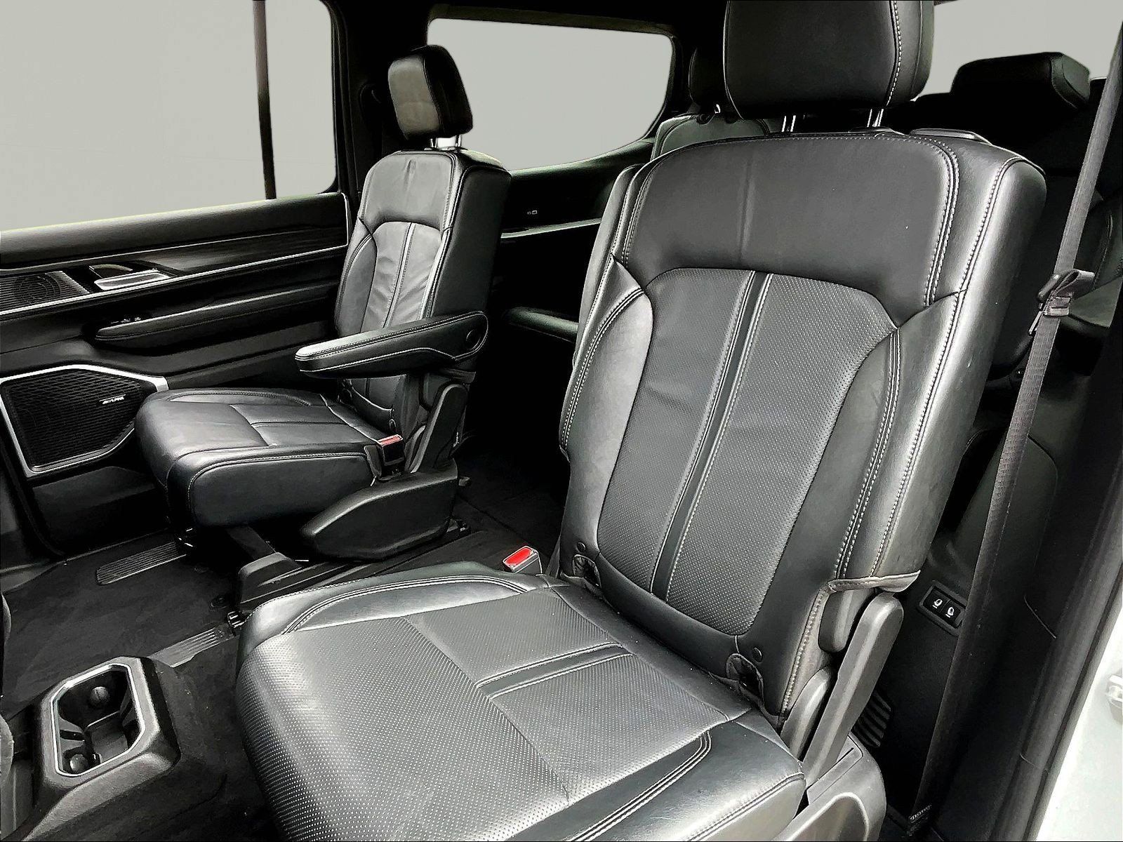 Used 2023 Jeep Wagoneer Series II w/ Flexible Seating Group AWD/4WD image 22
