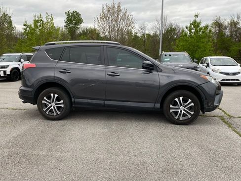 Used 2018 Toyota RAV4 LE image 8