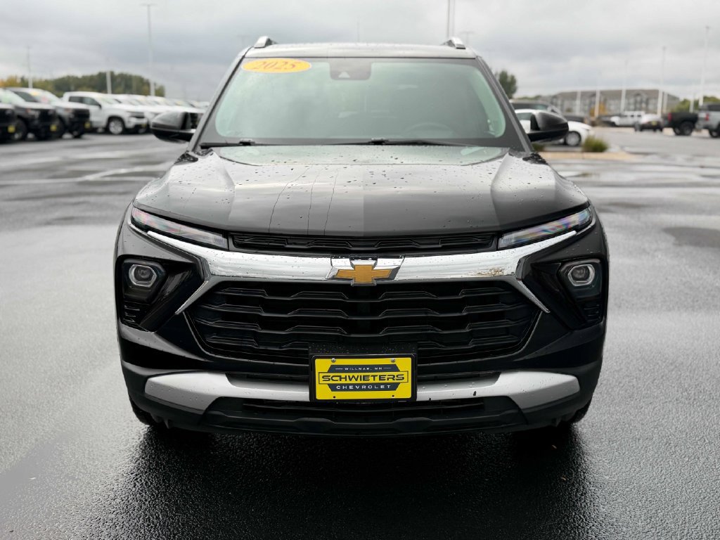 Used 2025 Chevrolet TrailBlazer LT AWD/4WD image 2