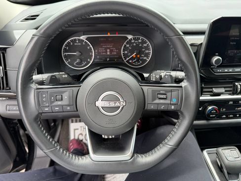 Used 2023 Nissan Pathfinder SV w/ SV Premium Package AWD/4WD image 12