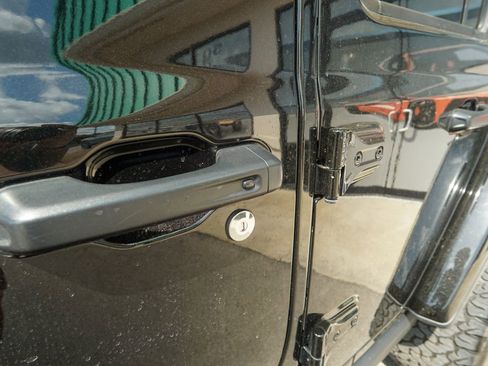 Used 2022 Jeep Wrangler Unlimited Rubicon w/ Xtreme Recon 35" Tire Package image 10