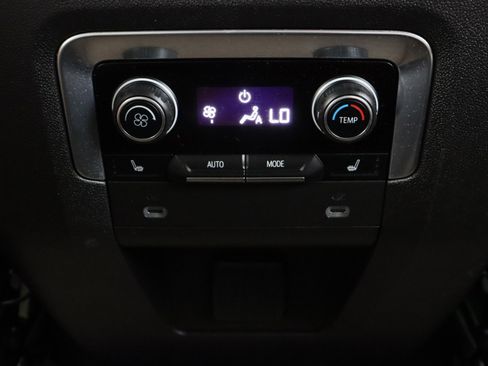 Used 2022 Chevrolet Tahoe Premier RWD image 33