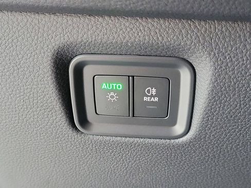 Certified 2025 Porsche Cayenne AWD/4WD image 38