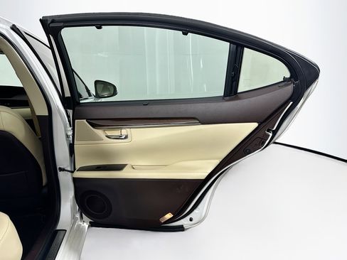 Used 2018 Lexus ES 350 w/ Ultra Luxury Package FWD image 31