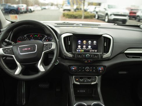 Used 2023 GMC Terrain SLE w/ Driver Convenience Package image 3