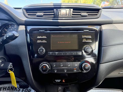 Used 2017 Nissan Rogue S FWD image 14