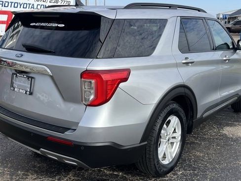 Used 2021 Ford Explorer XLT w/ Equipment Group 202A image 8