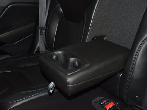 Used 2019 Jeep Cherokee Latitude Plus image 40