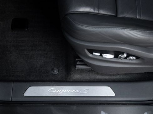Certified 2021 Porsche Cayenne S image 21