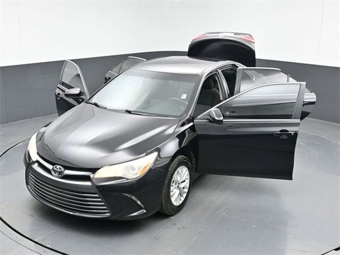 Used 2016 Toyota Camry LE image 46