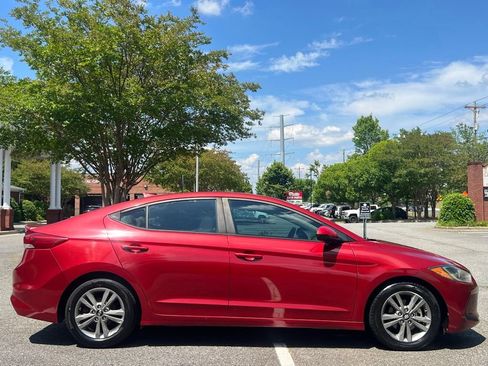Used 2017 Hyundai Elantra SE FWD image 6