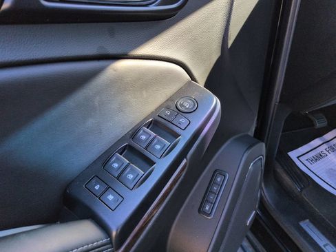 Used 2018 Chevrolet Suburban LT AWD/4WD image 12