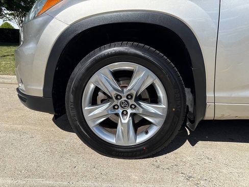 Used 2016 Toyota Highlander Limited AWD/4WD image 10
