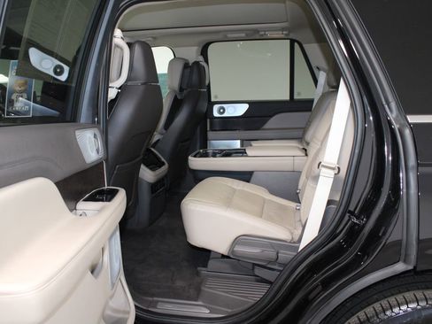 Used 2023 Lincoln Navigator Reserve image 28