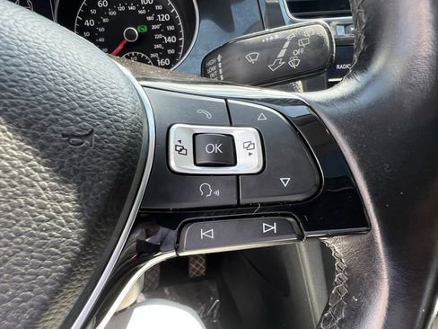 Used 2018 Volkswagen Golf SE image 31