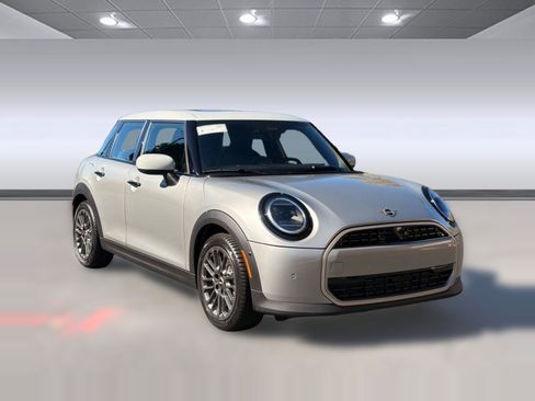 Used 2026 MINI Cooper 4-Door Hardtop FWD image 7