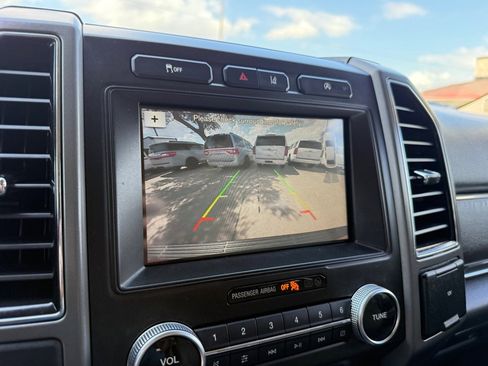 Used 2018 Ford Expedition XLT w/ Equipment Group 202A RWD image 39
