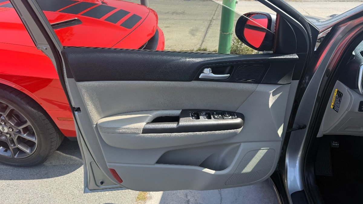 Used 2021 Kia Sportage S FWD image 11
