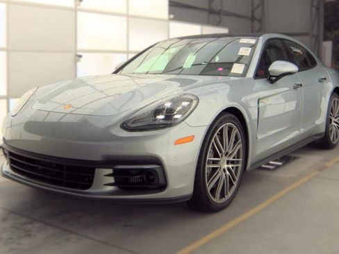 Used 2018 Porsche Panamera 4 AWD/4WD image 5