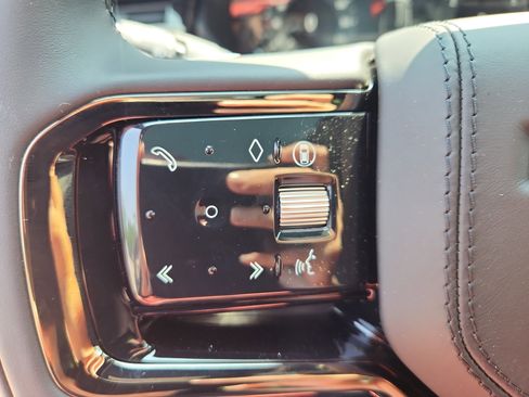 Certified 2026 Land Rover Range Rover Velar Dynamic SE image 19