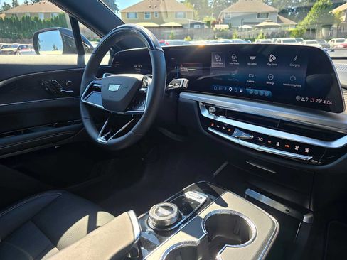 Used 2026 Cadillac Lyriq Luxury AWD/4WD image 10