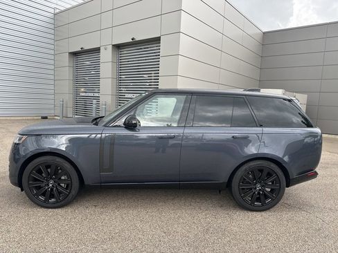 Used 2025 Land Rover Range Rover SE AWD/4WD image 2