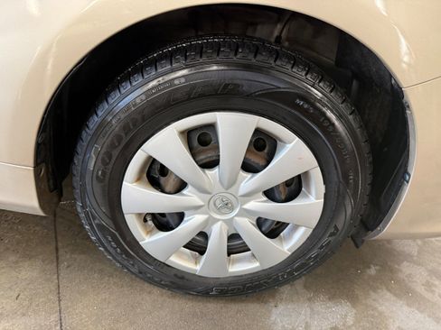 Used 2010 Toyota Corolla LE image 4