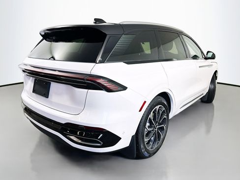 Used 2024 Lincoln Nautilus Reserve w/ Equipment Group 202A image 7